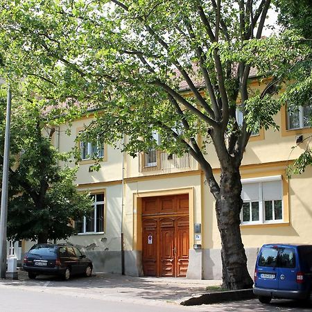 Veva Apartman - Eger Magánszálláshely Esterno foto