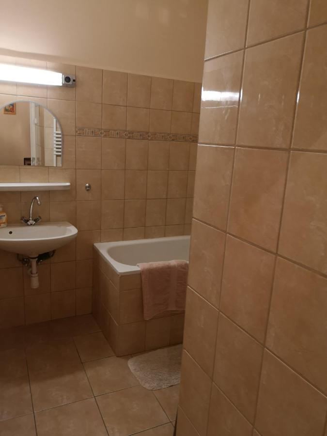 Veva Apartman - Eger Magánszálláshely Esterno foto