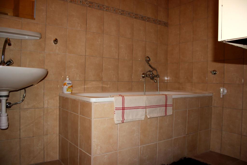 Veva Apartman - Eger Magánszálláshely Esterno foto