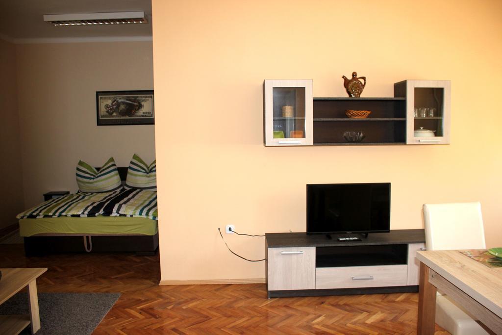 Veva Apartman - Eger Magánszálláshely Esterno foto