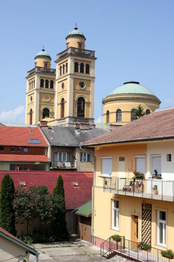 Veva Apartman - Eger Magánszálláshely Esterno foto